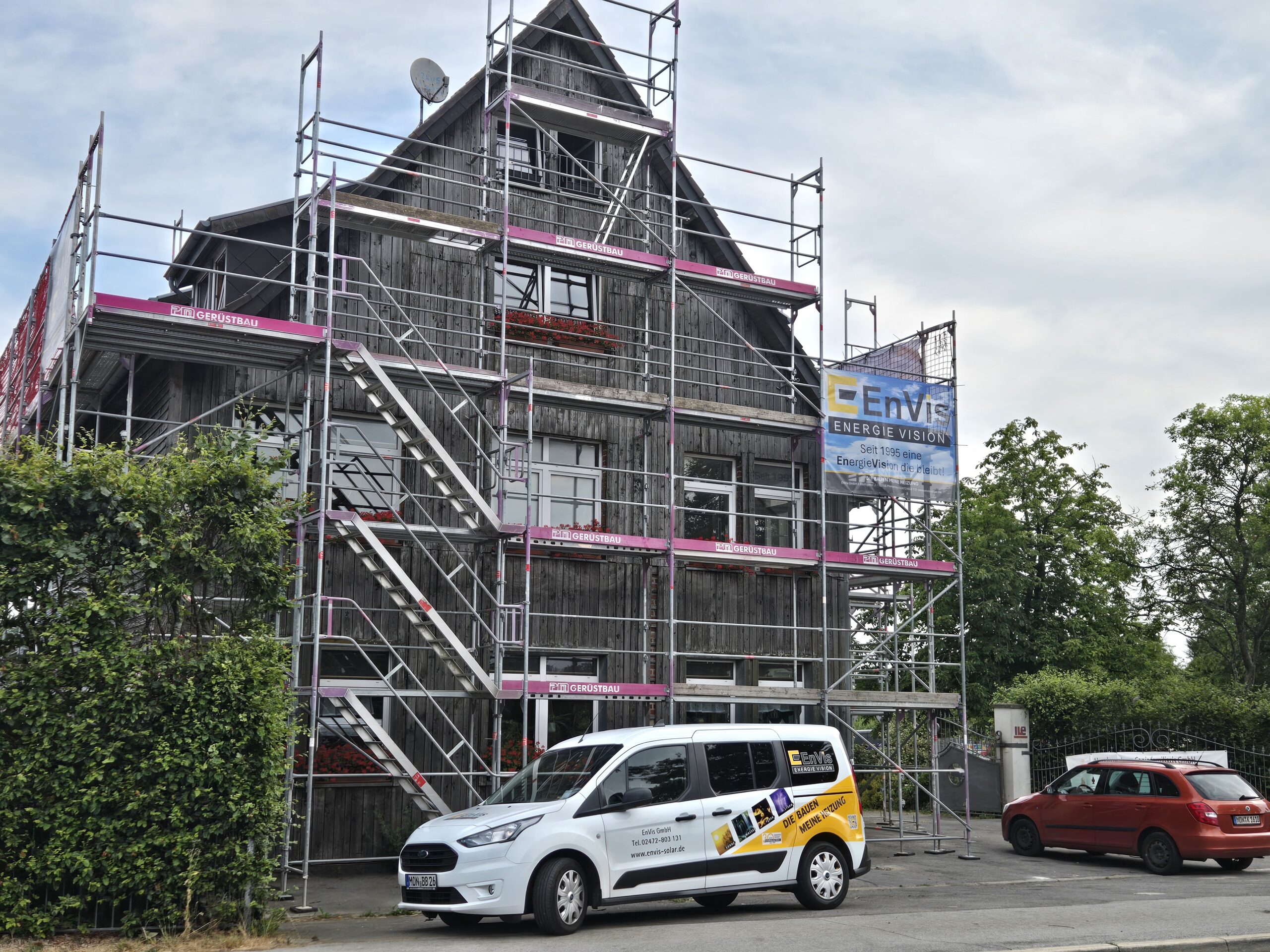 neue Photovoltaik- und eine neue Solarthermische Anlage
